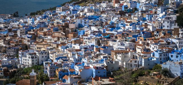 Combien de temps à l'avance dois-je réserver un billet d'avion pour le Maroc ?